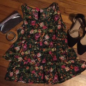 *FINAL SALE* Layered floral top 🌺